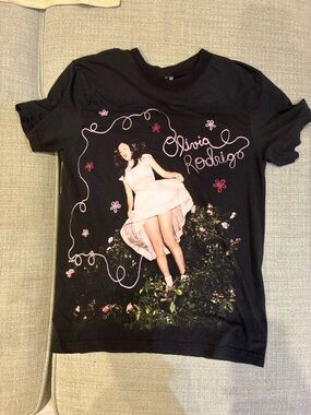 Olivia Rodrigo Black Short Sleeve Graphic Tee - Pink Print
